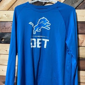 Men’s medium UnderArmor long sleeve shirt.